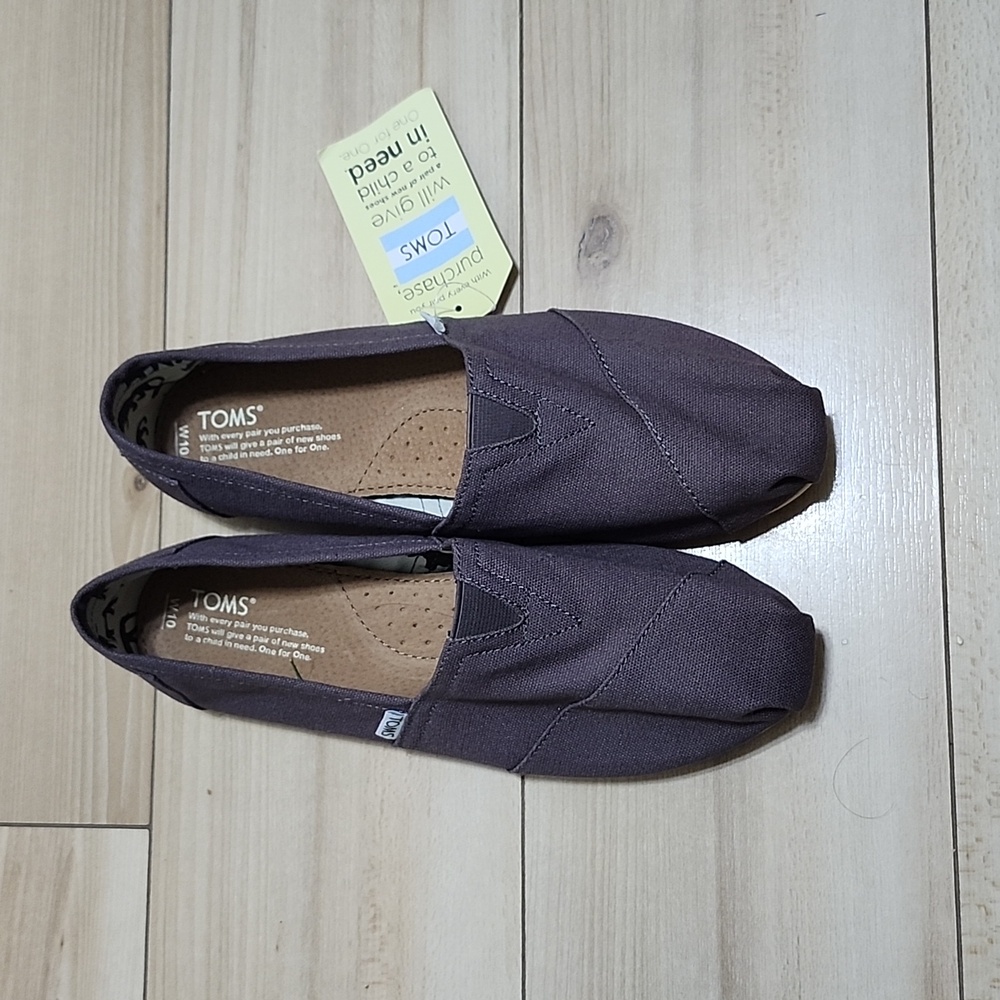 Tom's shoe